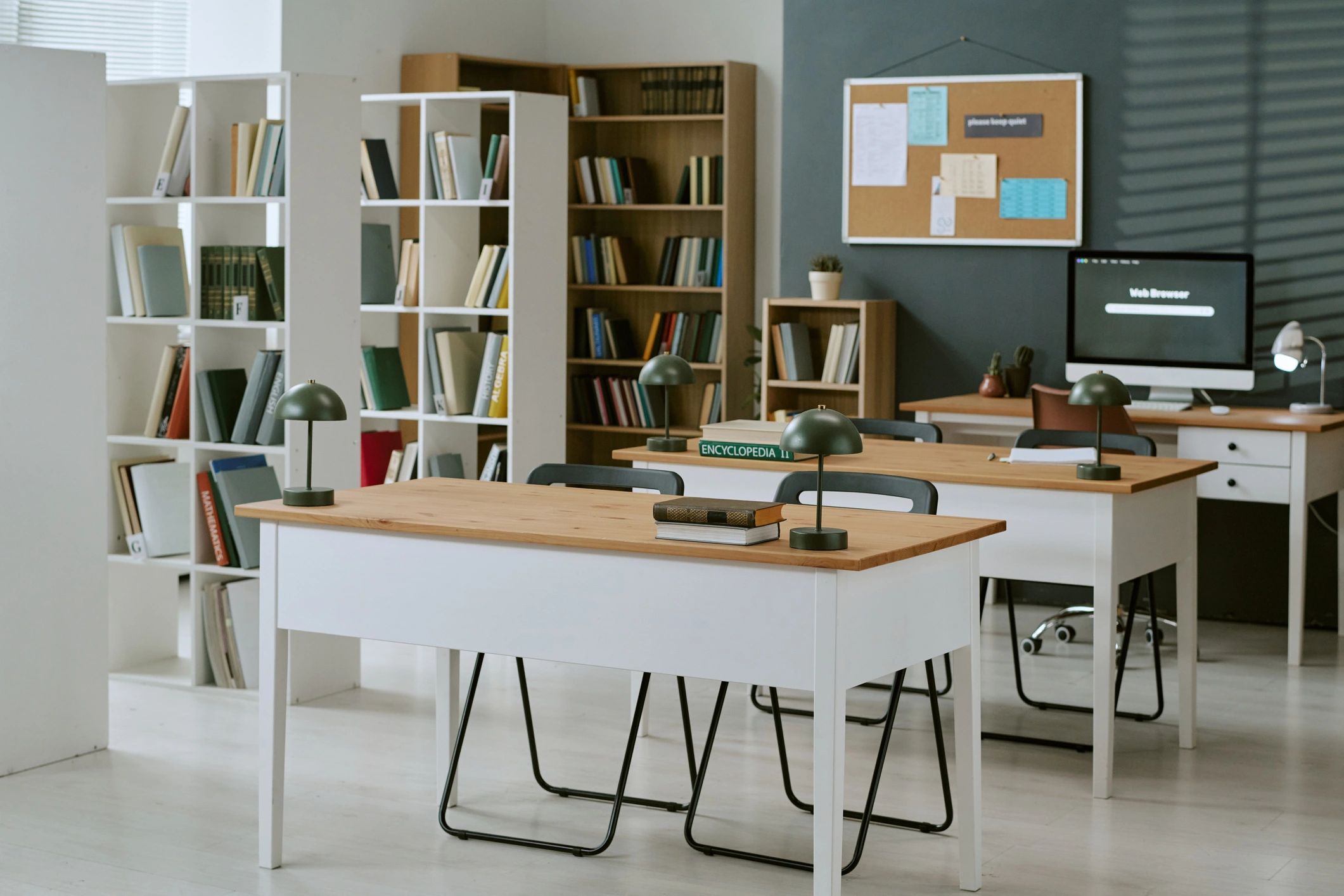 Espace de travail professionnel pour illustrer les solutions logicielles
